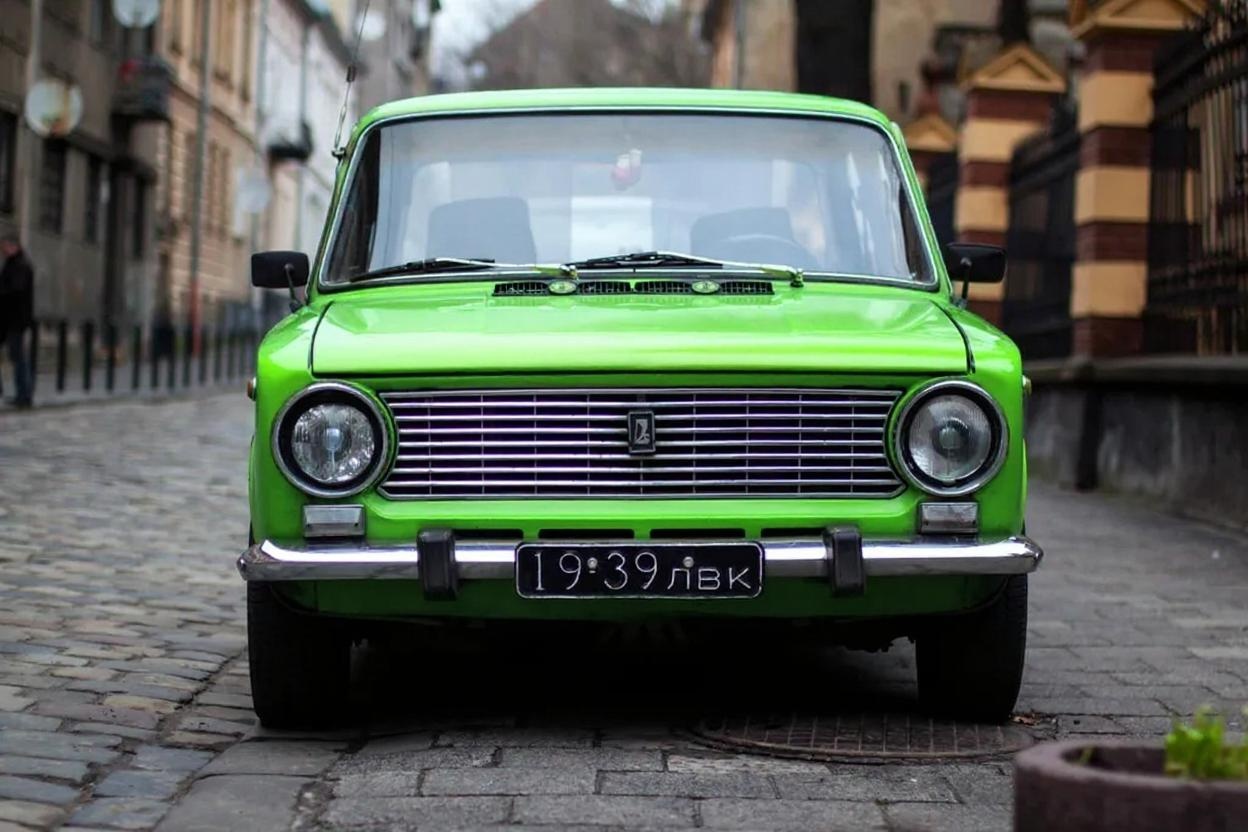 Change the car color to green